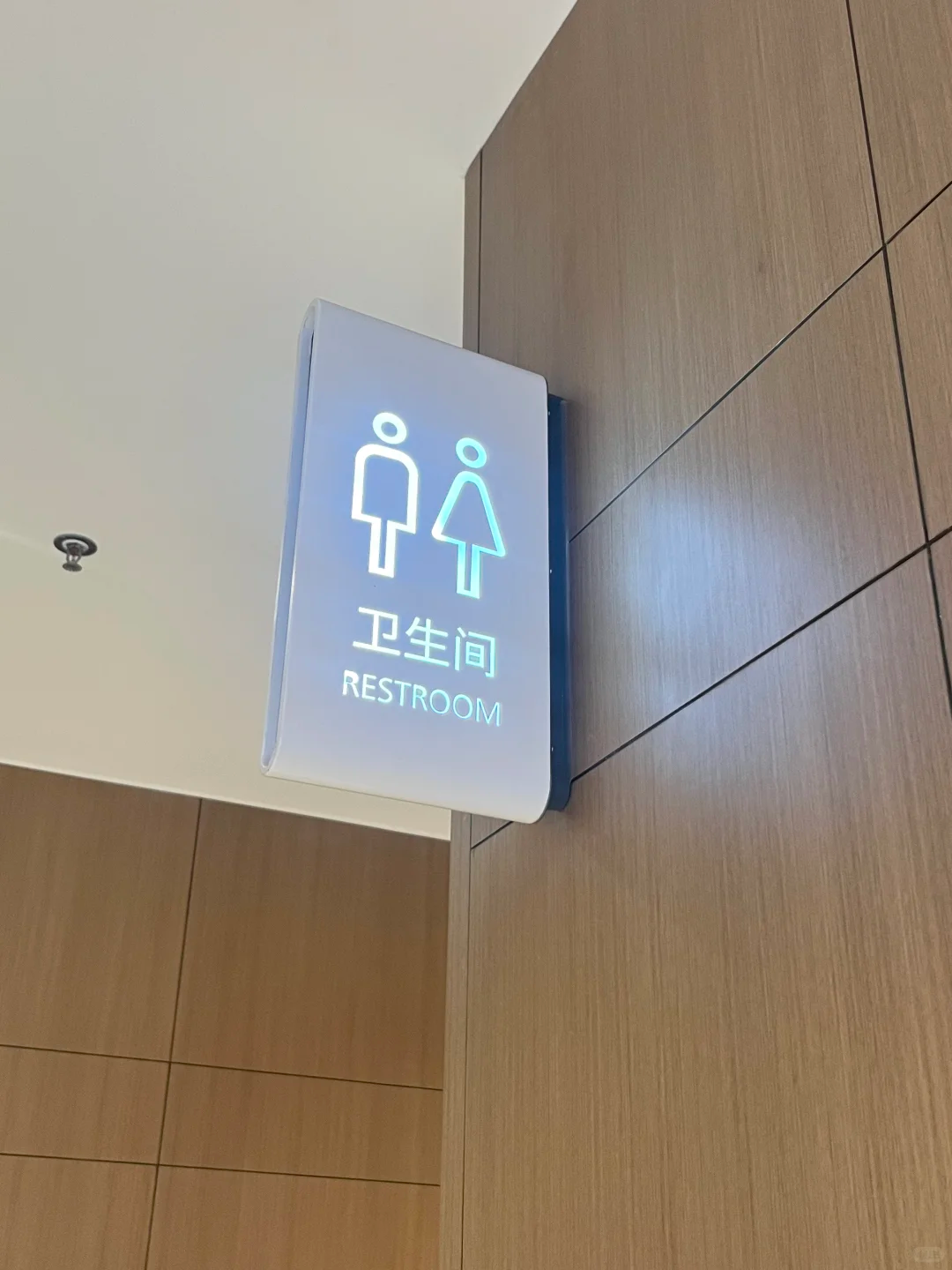 告别“厕囧”！2台设备，让高铁站厕所“会呼吸”！